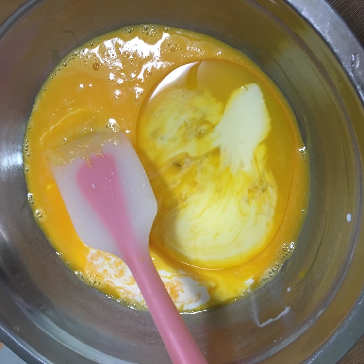 #易小焙代言人之蔓越梅莓拜拜蛋糕#的做法图解2