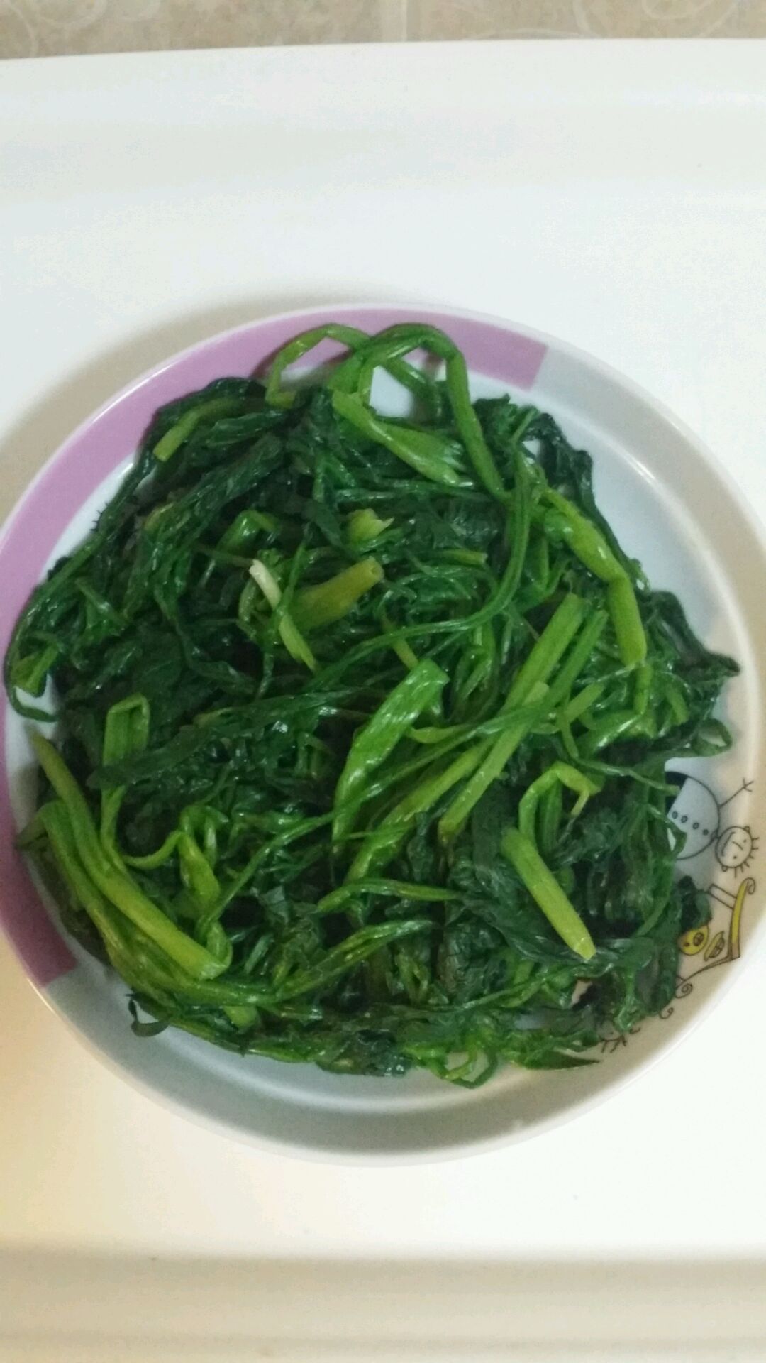 快捷版蒜蓉拌菠菜的做法图解1