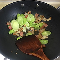 莴苣炒腊肉的做法图解3