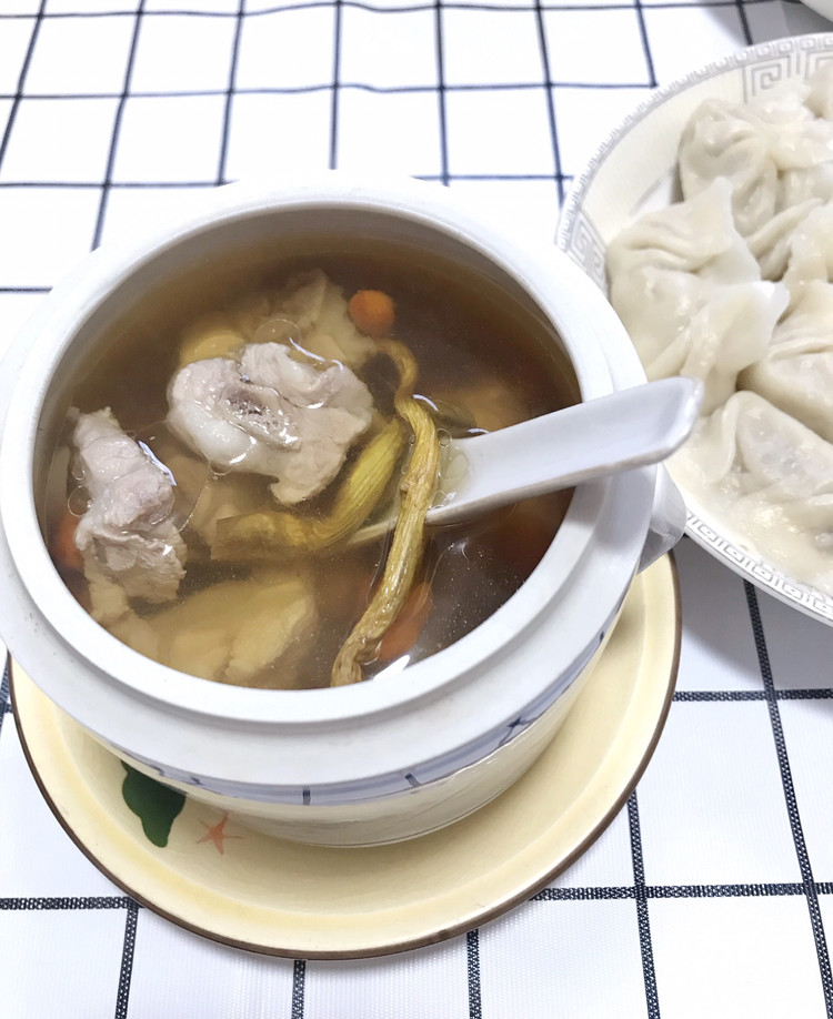石斛麦冬莲子排骨汤的做法