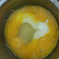 简单快速8寸戚风蛋糕(附斑马纹戚风做法)的做法图解1