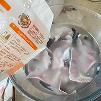 汤酸爽肉滑嫩的｜酸菜鱼的做法图解12