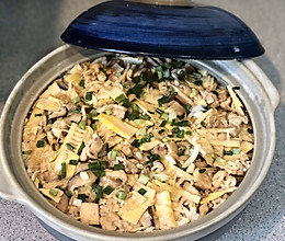 #餐桌上的春日限定#春笋香菇鸡腿肉焖饭的做法