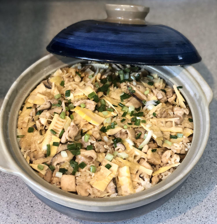 春笋香菇鸡腿肉焖饭的做法