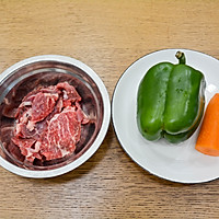 #浪漫七夕 共度“食”光# 牛肉炒青椒的做法图解1