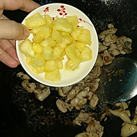 菠萝炒鸡腿肉的做法图解6