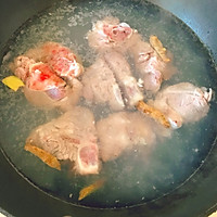 雪莲果玉米骨头汤的做法图解2