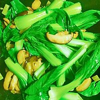 下饭简单好吃香菇炒上海青(油菜)的做法图解3