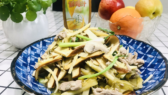神鲜美味~蘑菇冬笋榨菜肉丝炒豆干