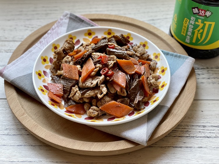 黑腐竹胡萝卜嫩炒肉片的做法