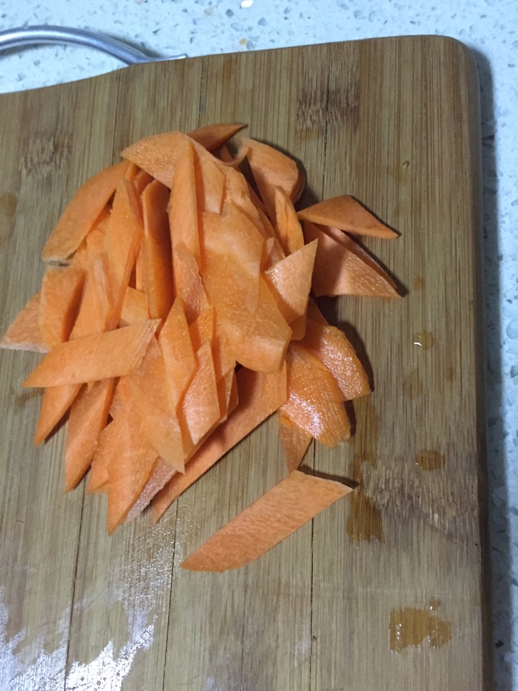 芹菜炒粉条的做法图解3