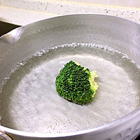 西兰花龙利鱼米糊的做法图解1