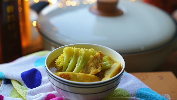 咖喱鱼饼花菜汤