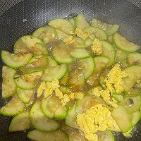 西葫芦炒鸡蛋的做法图解4
