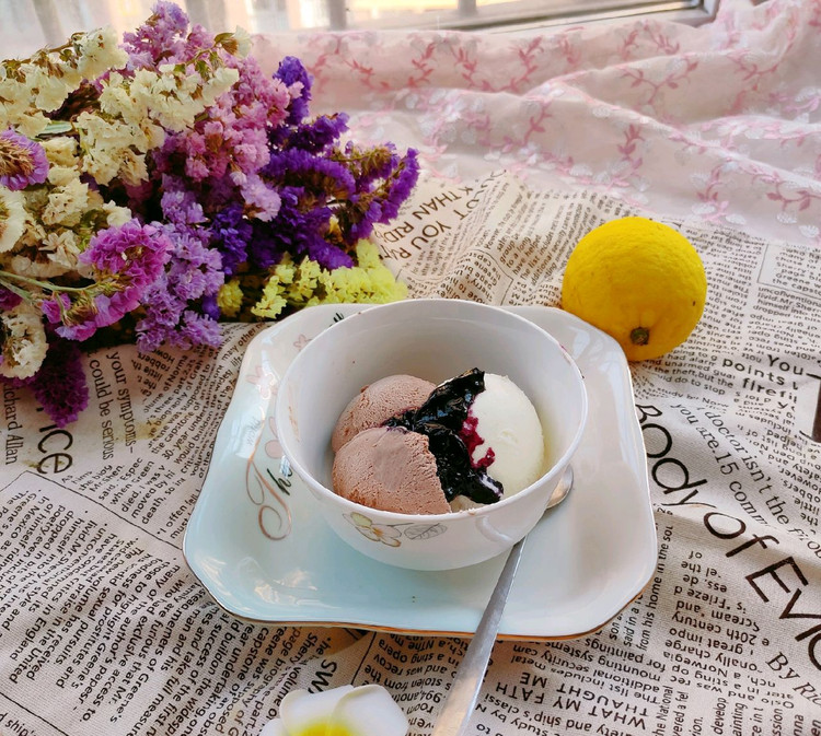 无蛋版冰淇淋（附蓝莓果酱做法）的做法