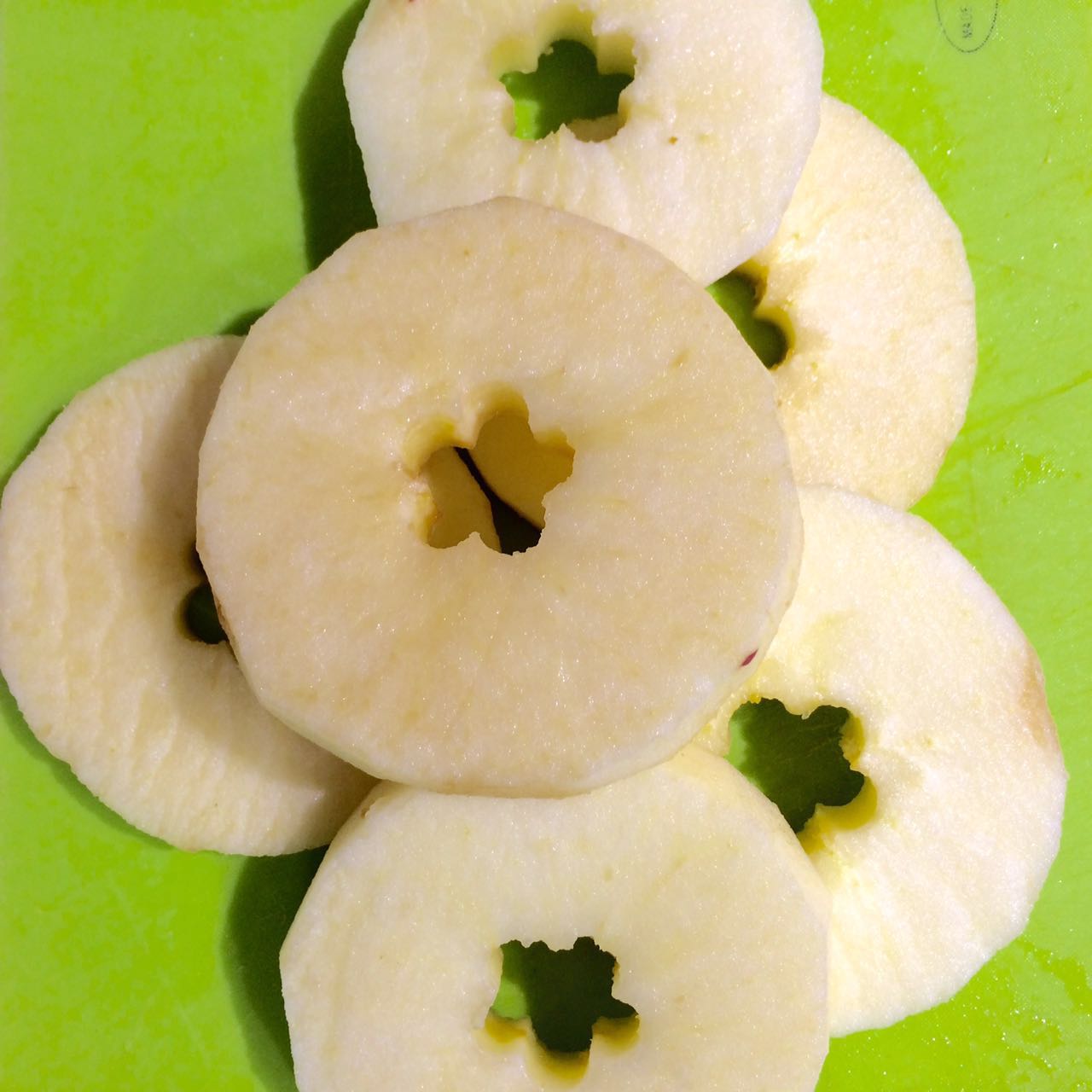 甜甜苹果圈怎么做_甜甜苹果圈的做法_豆果美食