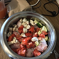 【懒人】电饭锅时蔬炖鸡腿的做法图解3