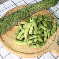 丝瓜烩青豆的做法图解1