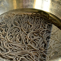#夏日餐桌降温企划#酸辣蕨根粉的做法图解2