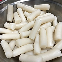 泡菜炒年糕的做法图解1