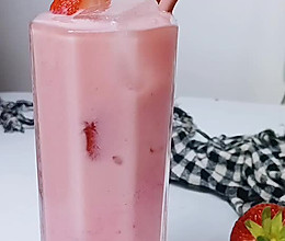 双层口味的草莓沙冰的做法