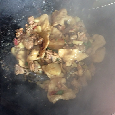 地锅鸡贴饼子（老家话小鸡合饼）