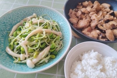 凉拌豆苗&香菇炖鸡胸