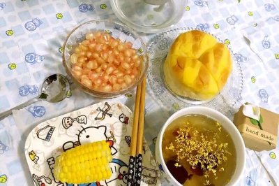 银耳桃胶皂角米胶原饮品