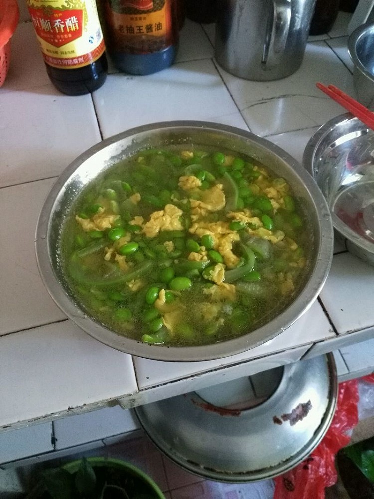 毛豆米丝瓜鸡蛋汤的做法