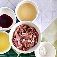#入秋滋补正当时# 双椒炒肉片的做法图解3