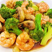 #晒出你的中秋团圆饭#西兰花口蘑炒大虾，营养丰富好吃鲜美！的做法图解5