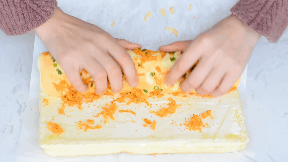 #美食视频挑战赛#香葱肉松蛋糕卷的做法图解9
