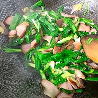 蒜苗炒腊肉的做法图解5