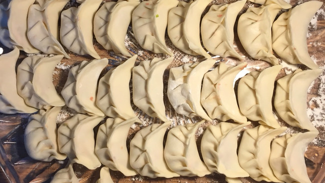 芹菜香菇水饺的做法