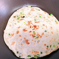 自制焦酥里嫩的葱油饼的做法图解18