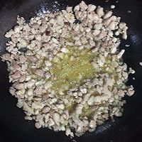 酸豆角炒肉丁的做法图解4