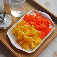 鲜橙胡萝卜汁，健康饮品的做法图解2