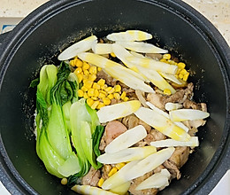 健康低盐鸡肉春笋蔬菜煲仔饭的做法