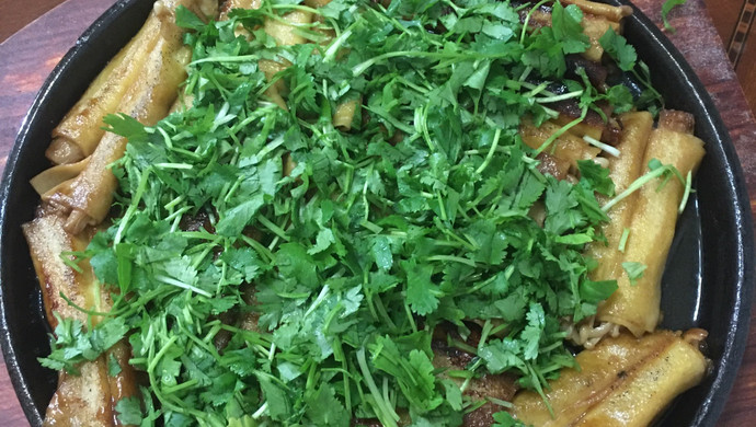 铁板金针菇腐皮卷
