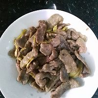 灯笼椒烩牛肉片的做法图解1