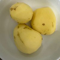 土豆烧牛肉的做法图解1