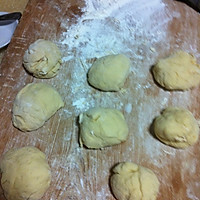 豆沙面包的做法图解3