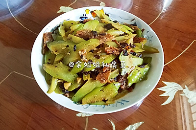 豆豉鲮鱼炒苦瓜