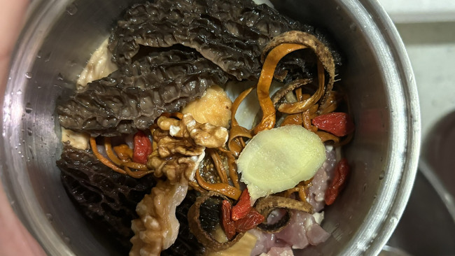 山药羊肚菌汤的做法