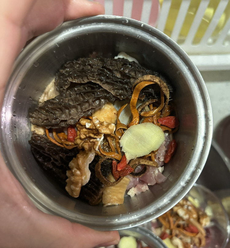 山药羊肚菌汤的做法