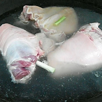 卤水白云猪肘丶猪耳朵的做法图解1
