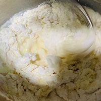 超软的椰蓉奶香面包的做法图解1