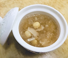 莲子百合皂角炖丑耳（秋季滋润汤）的做法