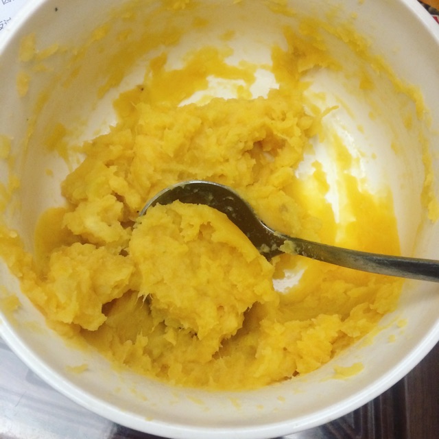 奶香红薯饼的做法图解1