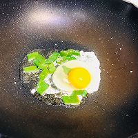 浓汤西红柿鸡蛋面的做法图解3